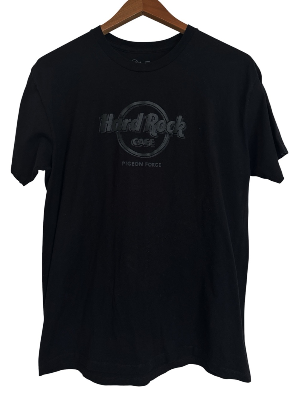 Hard Rock Cafe Pigeon Forge Adult Fit Vinyl Logo Tee in Black size L